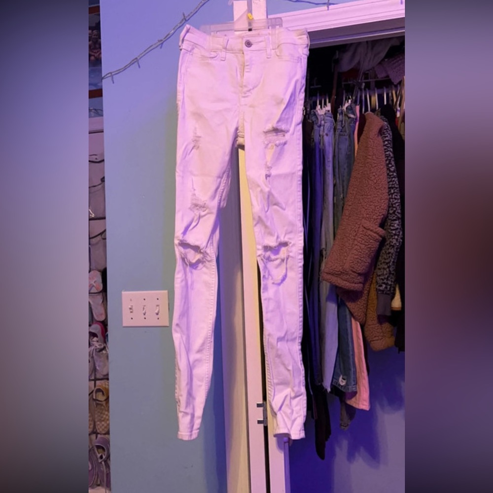 White ripped Hollister skinny jeans